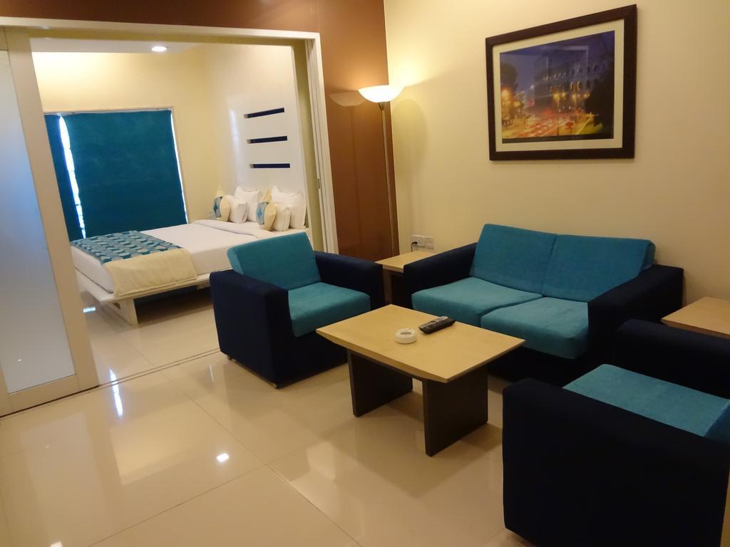 United 21 - Thane Quarto foto