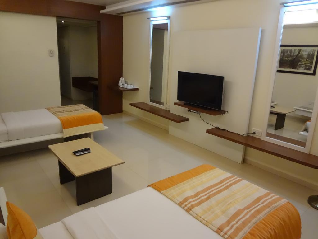 United 21 - Thane Quarto foto