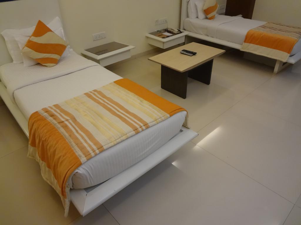 United 21 - Thane Quarto foto